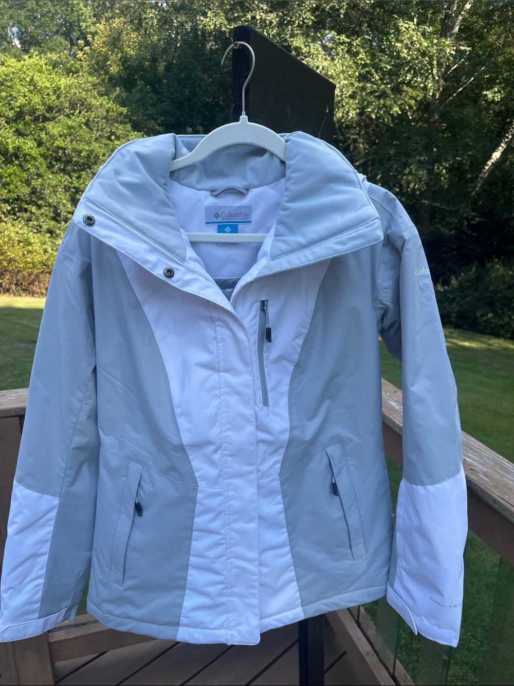 Columbia Women's Light Gray & White Ski Jacket with High Collar